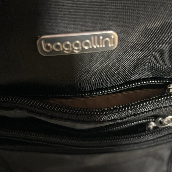 Baggallini Crossbody Sling bag - Picture 5 of 13